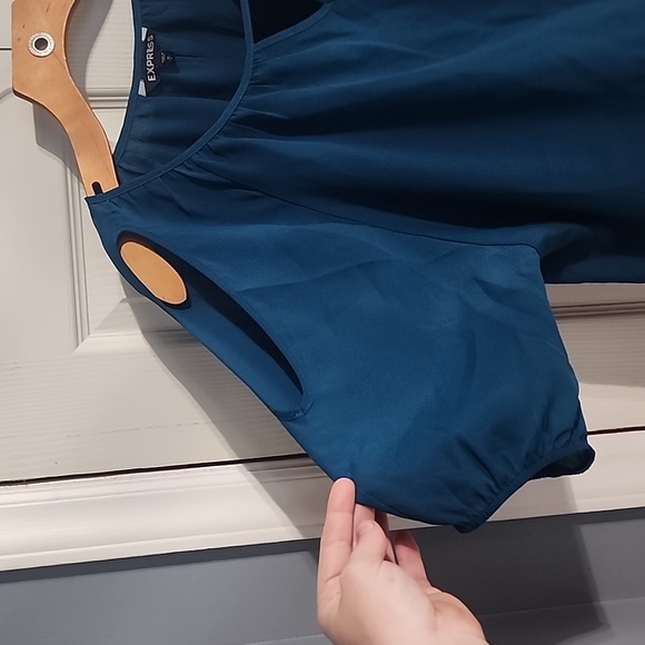 Express Blouse, size Medium - Picture 5 of 5